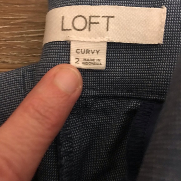New w/o tags. Loft crop pants. Size 2 - Picture 3 of 3